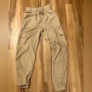 Women’s high rise cargo joggers XS khaki tan brown